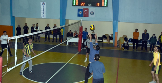 Nusaybin Eğitim Bir Sen Voleybol turnuvası başladı