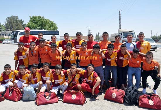 Nusaybin GS Futbol Okulu öğrencileri İstanbul'a gitti