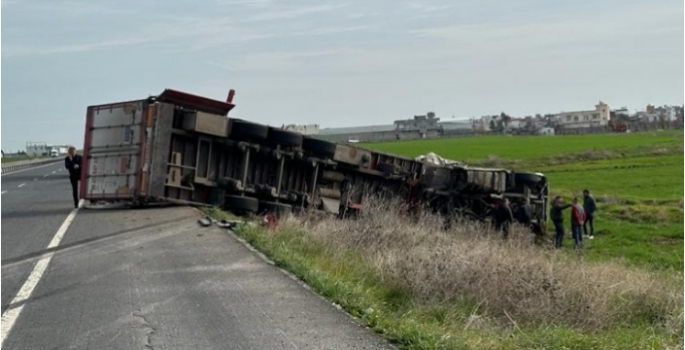 Nusaybin ilçe merkezi ve İpekyolu’nda trafik kazaları, 3 yaralı