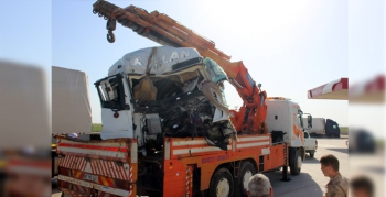 Nusaybin İpek yolunda iki tır çarpıştı, 1 yaralı