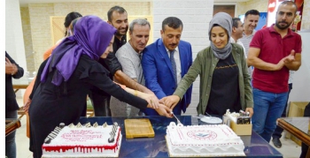 Nusaybin MAE İmam Hatip Ortaokulu başarısını pasta keserek kutladı