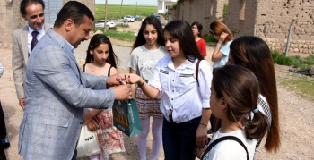 Nusaybin Milli Eğitim Müdüründen Süryani öğrencilere Paskalya ziyareti