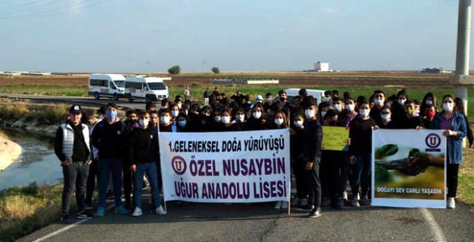 Nusaybin Özel Uğur Anadolu Lisesi 1. Doğaya Saygı yürüyüşü düzenledi