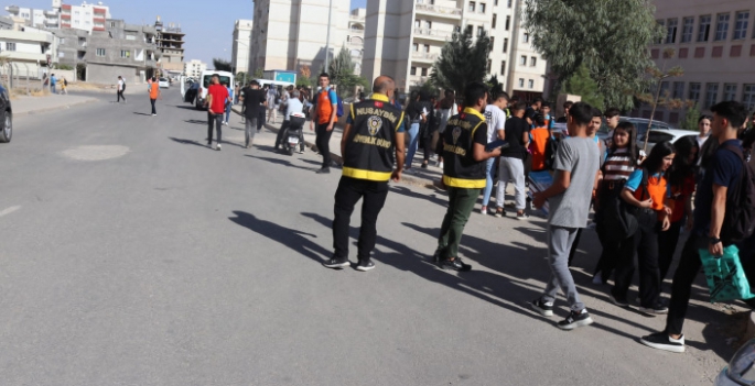 Nusaybin Polisi okulların açıldığı ilk günde denetimlerde bulundu