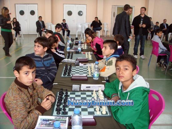 Nusaybinli öğrenciler satranç turnuvasından büyük başarı gösterdi