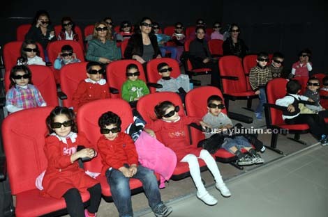 Nusaybin'li çocuklar 3 Boyutlu sinemayla tanıştı