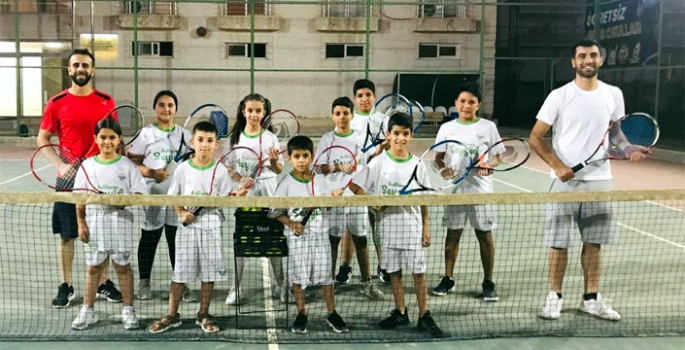 Nusaybin Tenis oynuyor