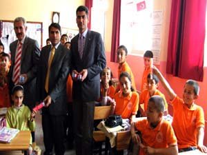 Nusaybin'de 2 Bin Öğrenciye Diş Fırçası ve Macunu dağıtıldı