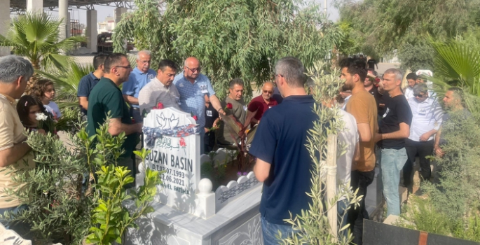Öğretmenler, Suzan Basın'ı mezarı başında andı