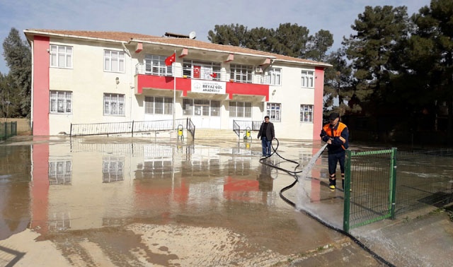 Nusaybin Belediyesinden okullarda temizlik çalışması