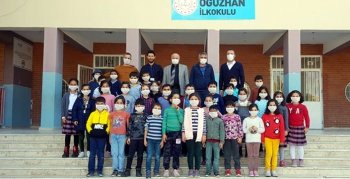 Okullarda lösemili çocuklara destek amacıyla maske takıldı