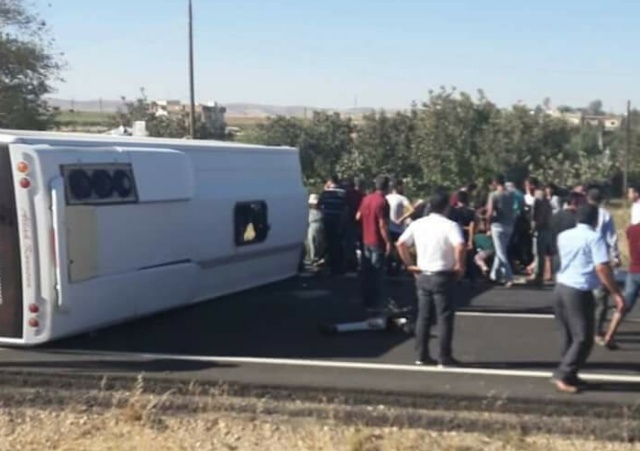 İpek yolunda trafik kazası, 17 yaralı
