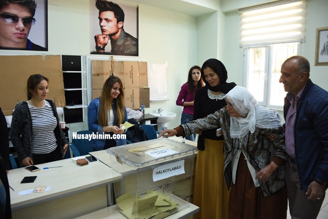 Nusaybin'de oy verme işlemi başladı