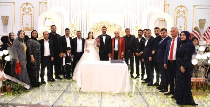 Özel ve Aslan ailelerinin mutlu günü