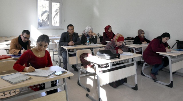Nusaybin'deki Suriyeliler Türkçe öğreniyor