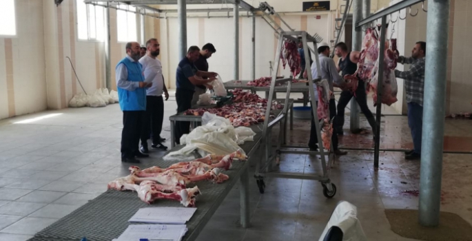 TDV Nusaybin'de bin aileye kurban eti dağıttı