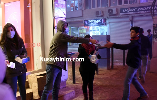 Nusaybin Sağlık Müdürlüğü vatandaşlara maske dağıttı