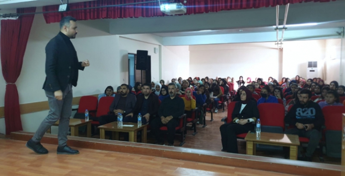 YKS 'ye yönelik Sınav Kaygısı ve Verimli Ders Çalışma Semineri