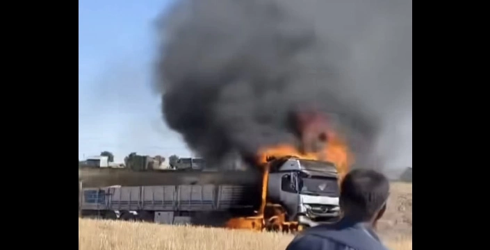 İdil’de Seyir Halindeki TIR Alev Aldı