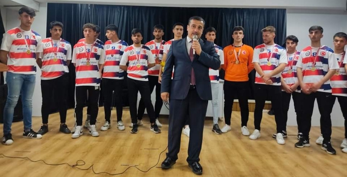 Milli Eğitim Müdürü Nusaybinli şampiyonları tebrik etti