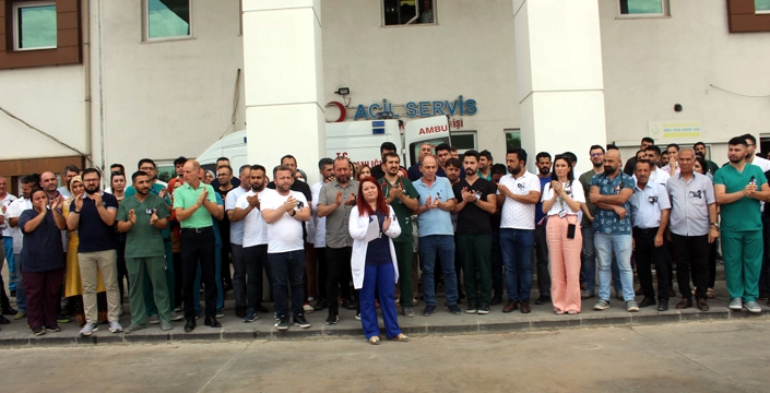 Nusaybin’de Doktorlar ve Sağlık çalışanları öldürülen meslektaşları için basın açıklaması yaptı