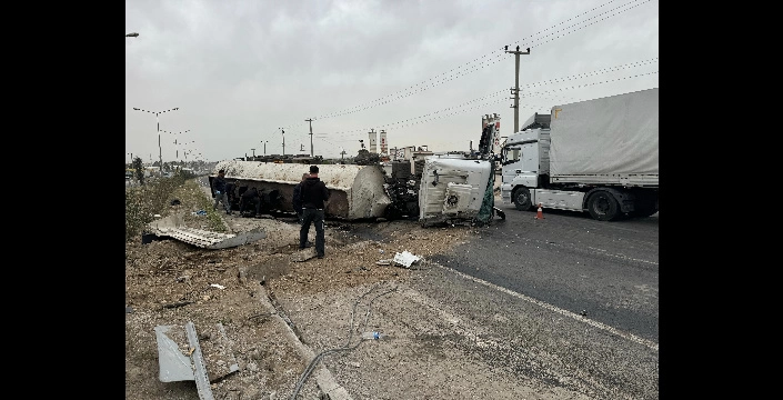 Nusaybin’de Tanker ile Kamyonet Çarpıştı: 4 Kişi Yaralandı