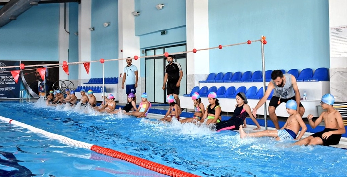 Nusaybin'de Yarı Olimpik Kapalı Yüzme Havuzu faaliyete girdi